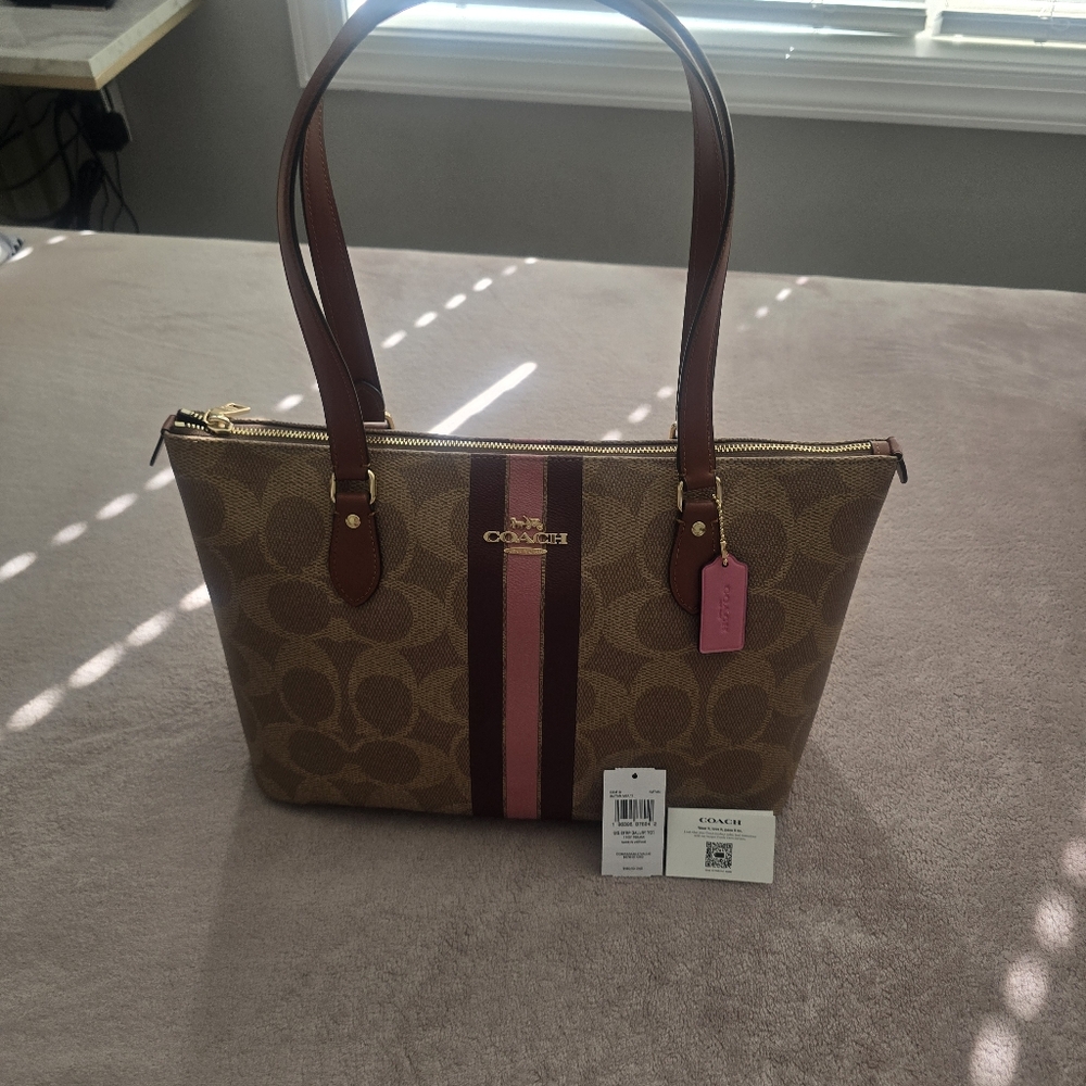 ❗️❗️SOLD❗️❗️COACH Gallery Tote In Signature Canvas - Picture 2 of 8